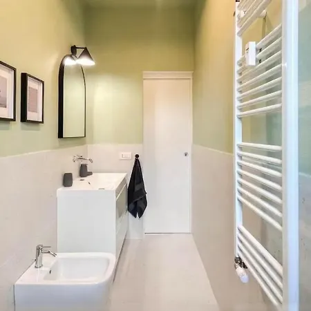Apartment Lovely One Bedroom Flat With Terrace In Via Sebino *